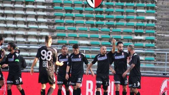 Il Bari vince di misura e tiene a distanza la Nocerina: 1-0 al Città di Messina