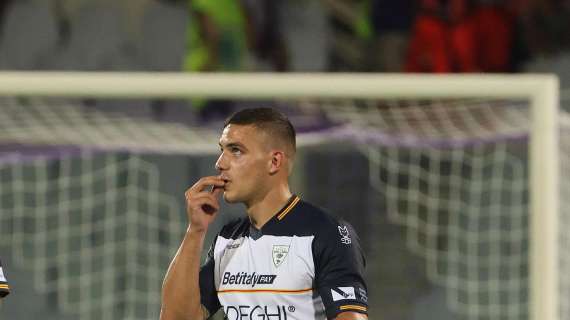 Lecce, Krstovic uscito in barella con la maglia della nazionale montenegrina