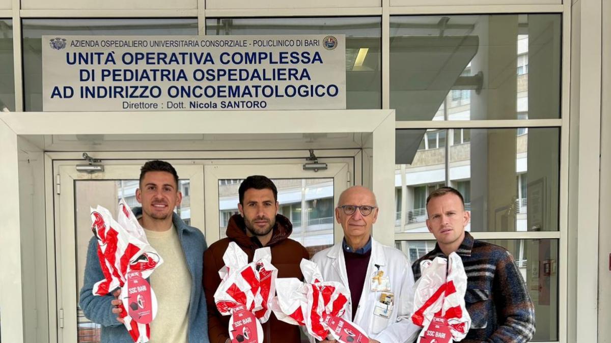 Bari, squadra in visita "pasquale" al Policlinico della città