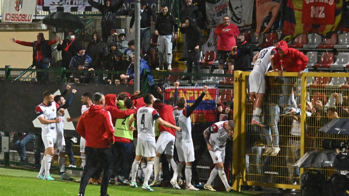 Casertana-Foggia 3-2, i rossoneri la riacciuffano, ma vincono i rossoblù