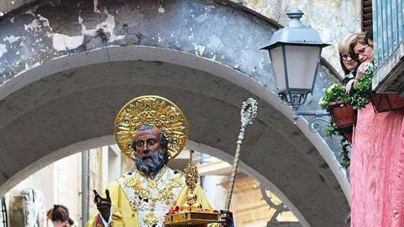 Bari, abbandonato dalla società il quadro di San Nicola: "Cosa ne sa Giancaspro"