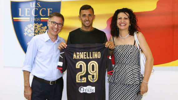 Lecce, "Caffè Fadi" sulla maglia giallorossa