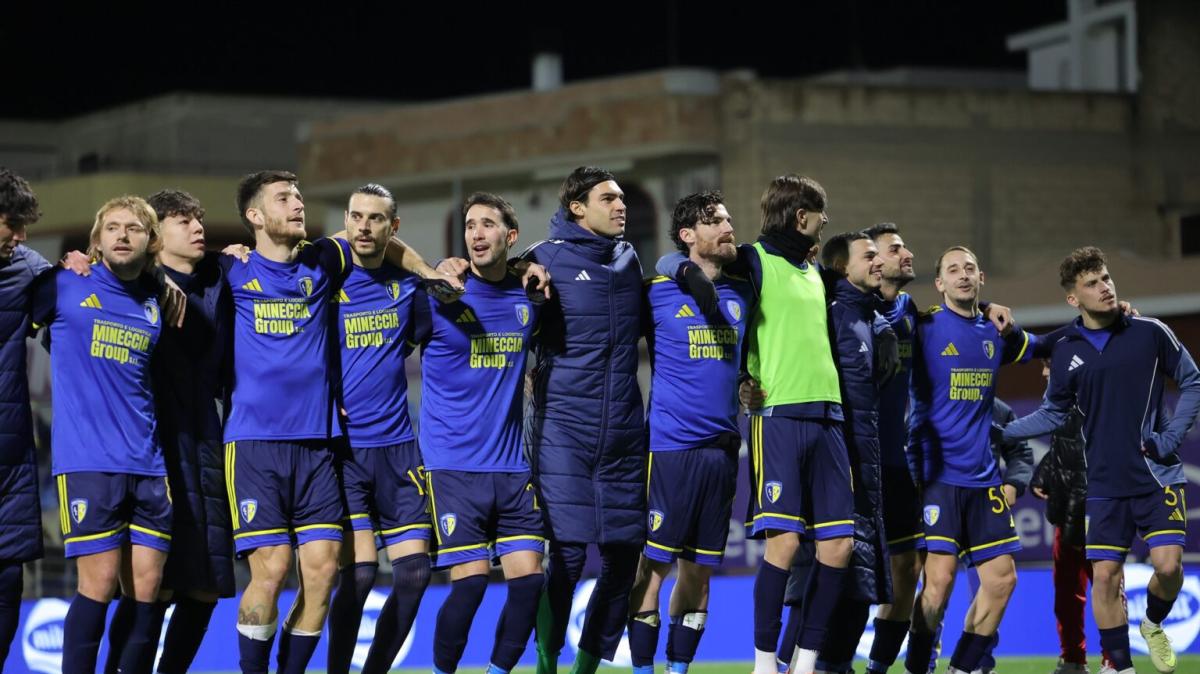 Crotone-Audace Cerignola 3-1: rimonta vincente dei rossoblù