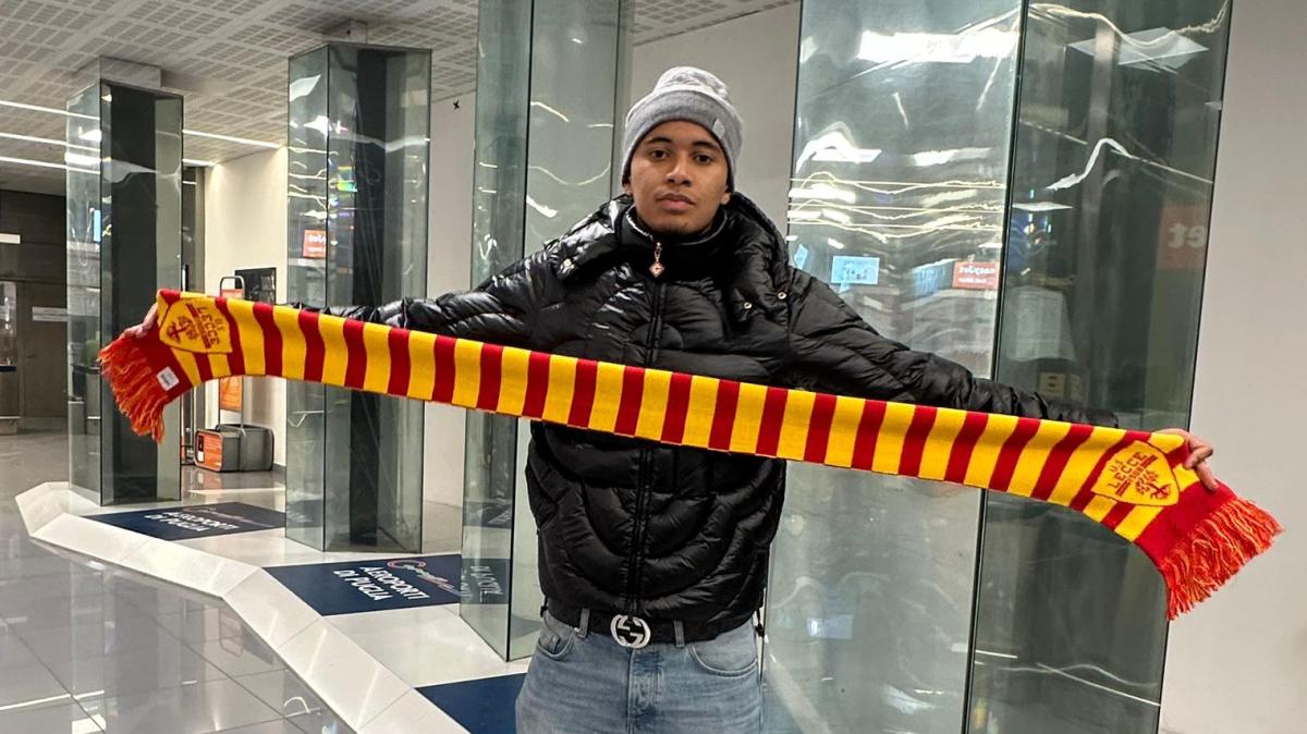 Lecce, atterrato Ngom: visite mediche previste per domani 