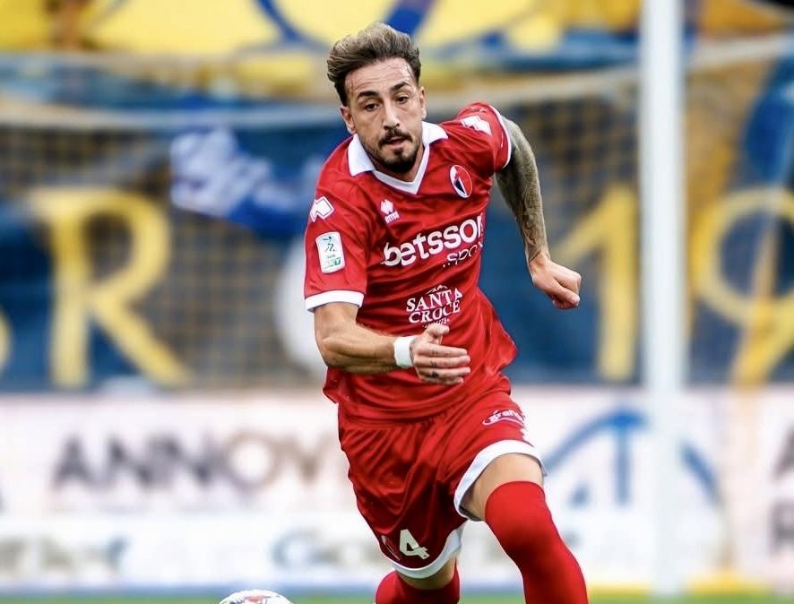 Bari, mercato in movimento: Castrovilli vicino al Cesena