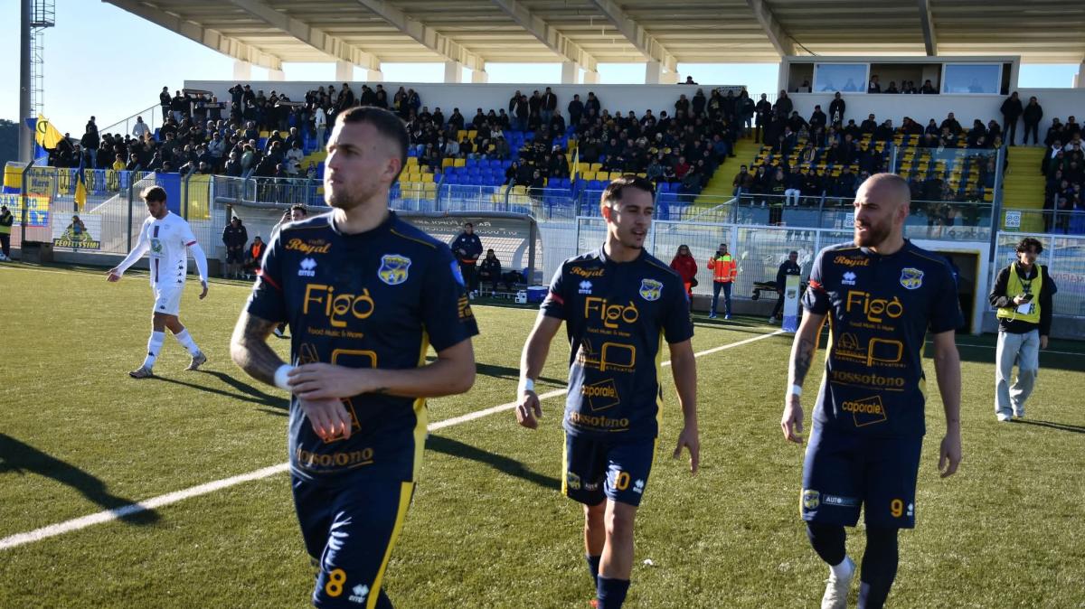 Afragolese-Gravina 0-6, gialloblù straripanti e quinto posto agganciato 