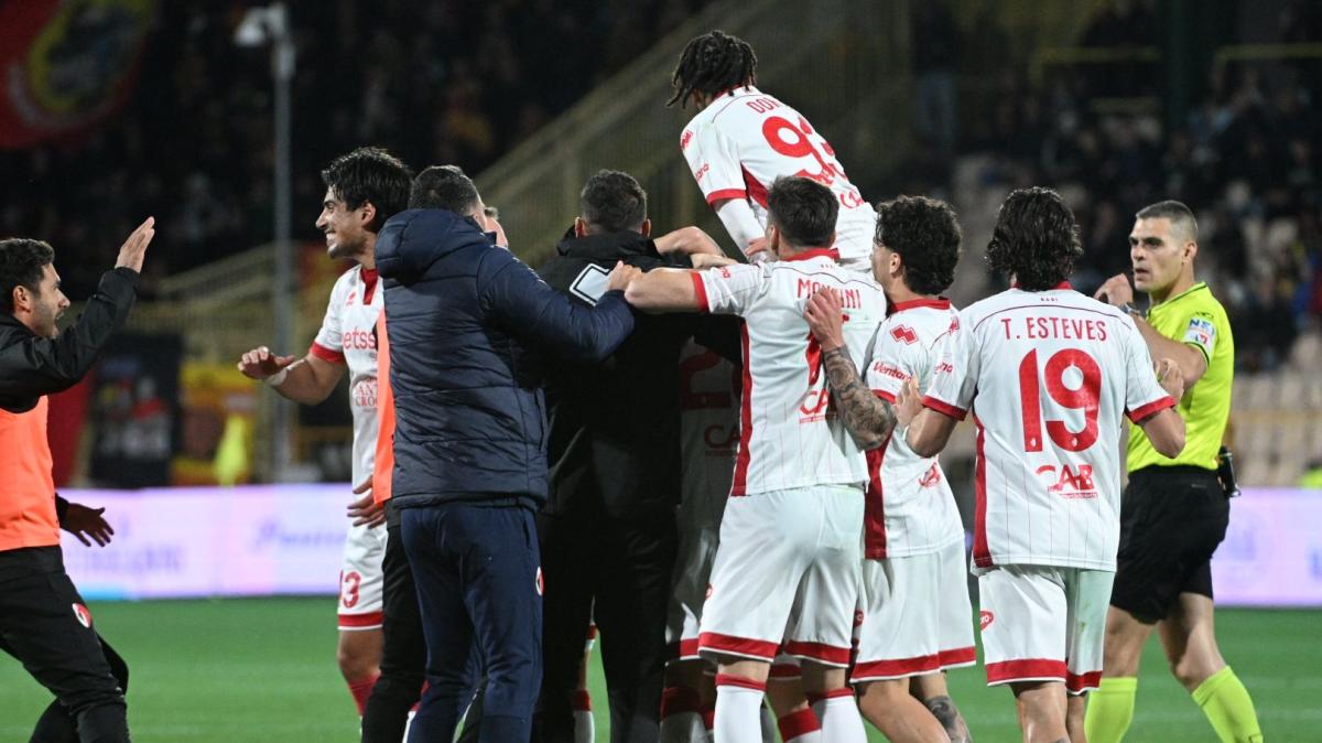 Catanzaro-Bari 2-3: Moncini fa “undici”, Piscopo doppietta. Ed è playout col Sudtirol