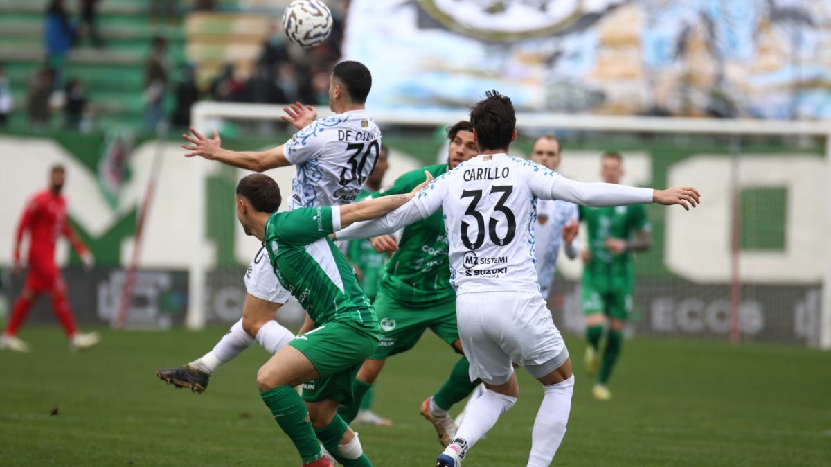 Monopoli-Latina 1-0: ingresso determinante di Vinciguerra 