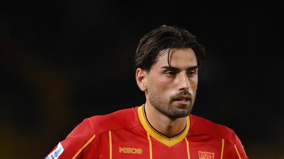 Le formazioni ufficiali di Lecce-Cagliari: Pierotti e Tiago Gabriel dal 1’
