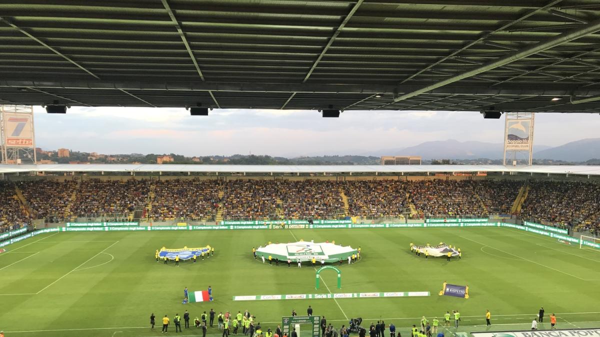 Le formazioni ufficiali di Frosinone-Bari: tre cambi per Longo 