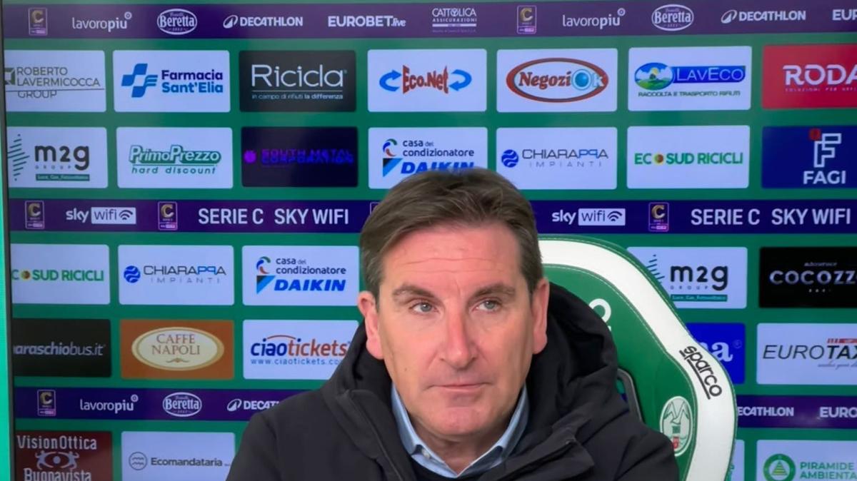 Monopoli, Colombo: “Con il Siracusa sarà una gara intensa e sul nuovo capitano…”