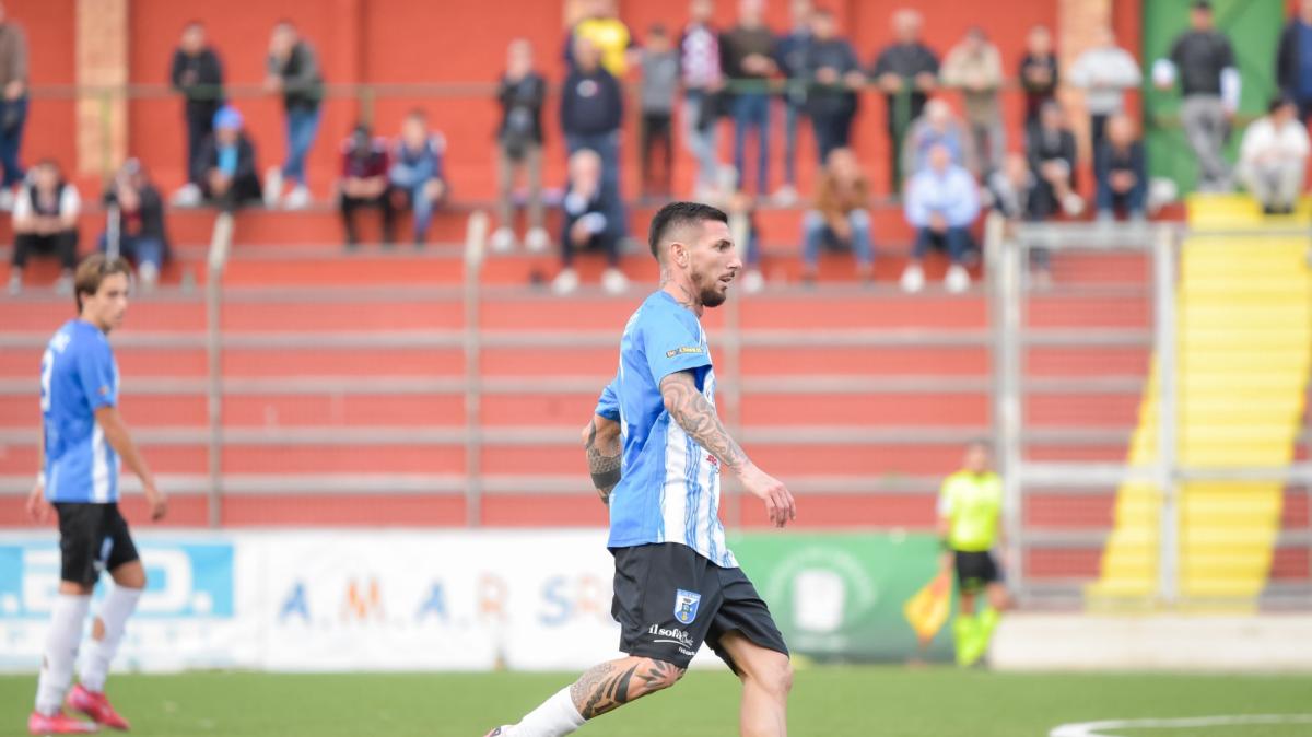 Il Taranto prova il colpo Loiodice: piace anche al Barletta, ma il Fasano fa muro