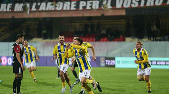 Al Cerignola il Derby di Capitanata, 0-1 nella notte dello "Zaccheria"