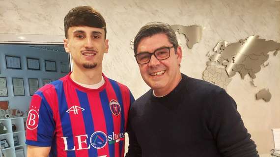 UFFICIALE - Casarano, arriva un classe 2006 e saluta un centrocampista 