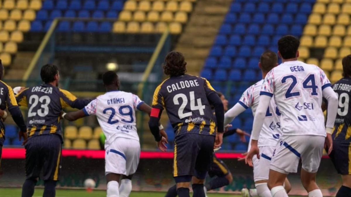 Giugliano-Casarano 1-3: successo esterno per i salentini 