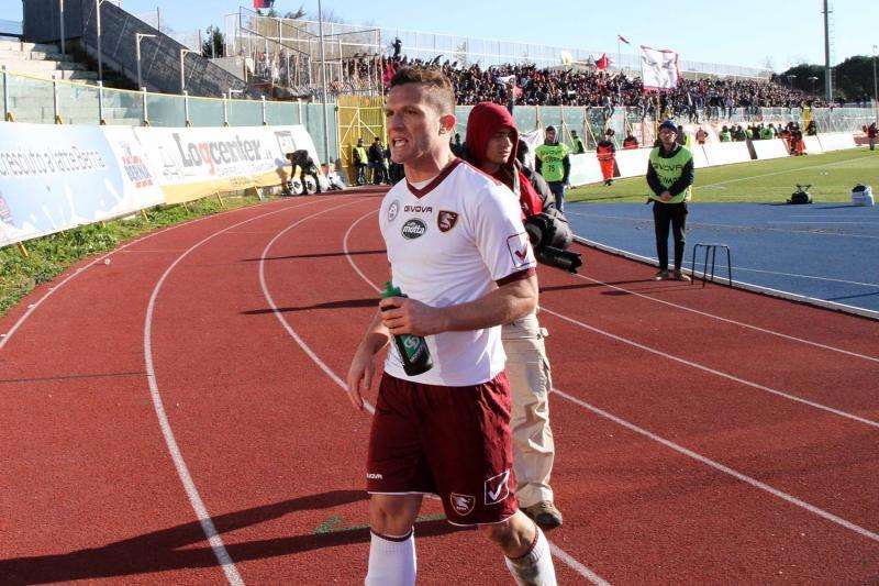 Ora Lanzaro è un mistero: Lotito lo blocca, ma non si allena con la Salernitana