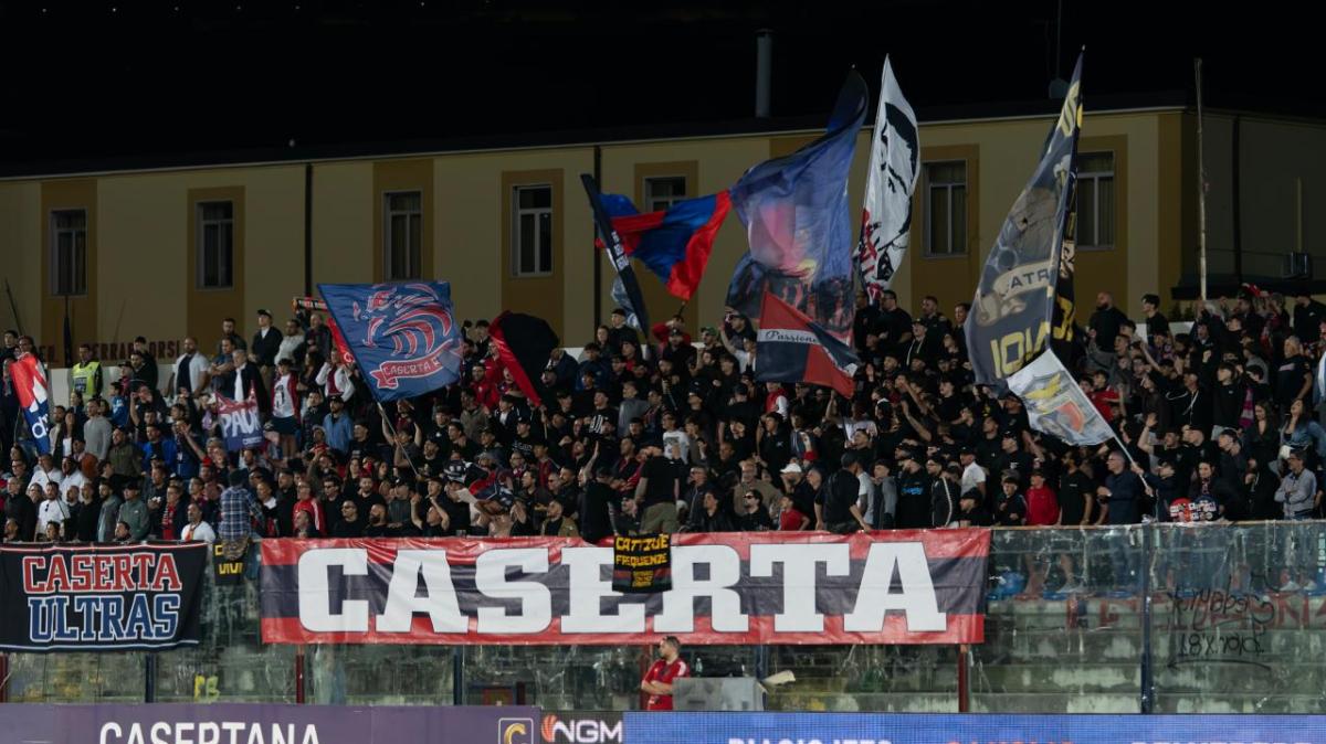 Casertana-Crotone, gli ultras chiamano a raccolta la città 