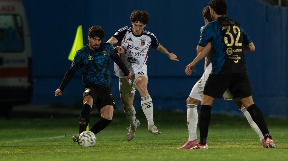 DIRETTA / Latina-Casertana 0-0, fine primo tempo 