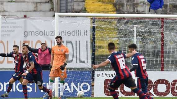Il derby è rossoblu: Casertana-Avellino 2-0