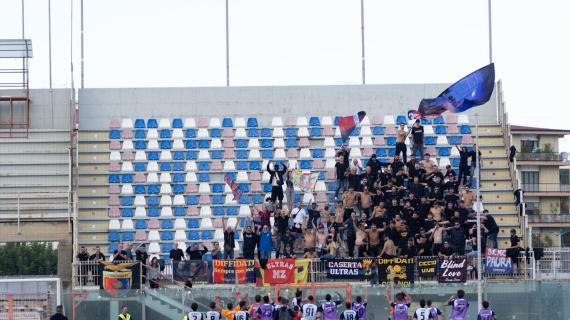 Esultanza rossobl&ugrave; con tifosi