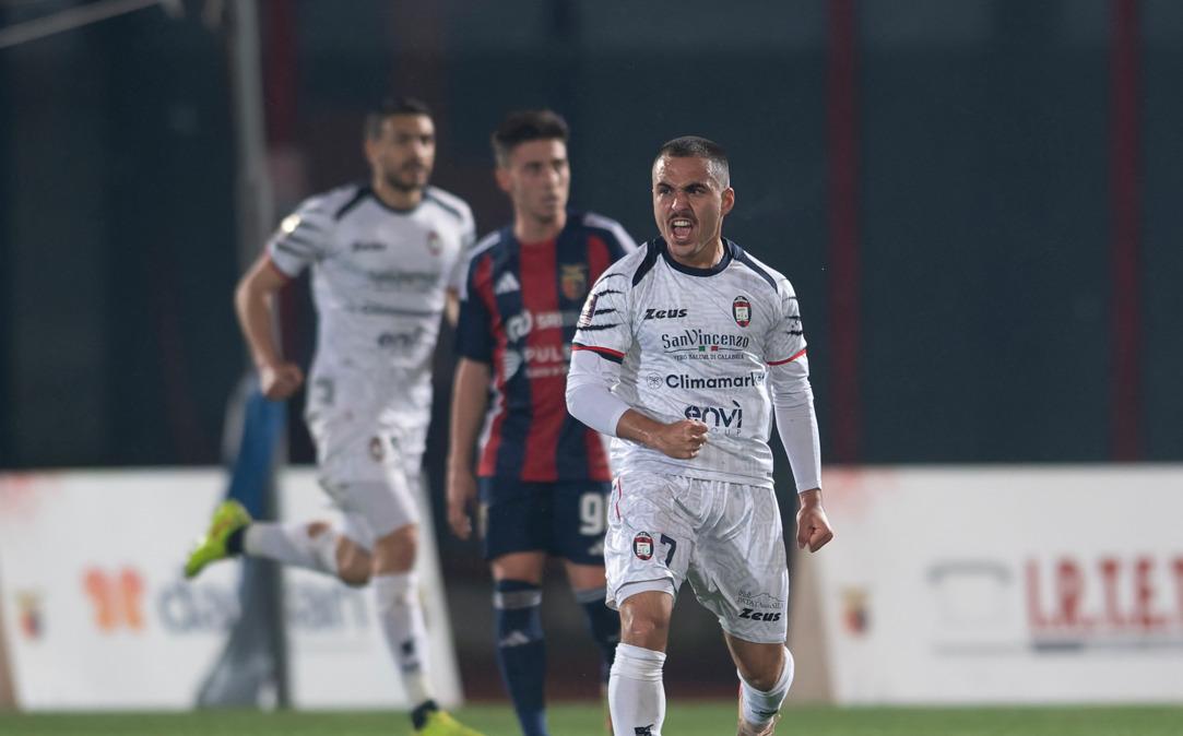 La Casertana butta via i tre punti, é un pari amaro col Crotone. Rileggi la nostra cronaca