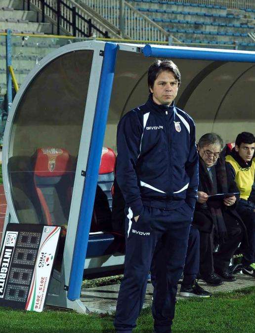 Colpo di scena: l'allenatore non si tocca, un difensore fuori squadra
