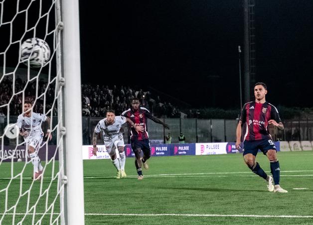 Il Cosenza apre ufficialmente la crisi rossoblù. Rileggi la nostra diretta