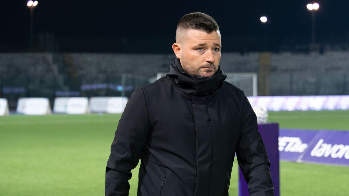 Mister Coppitelli ospite di Alè Casertana: "Contento di stare lassù. Galletta patrimonio della società. Bellissimo rapporto con presidente e direttore. A Giugliano per vincere"