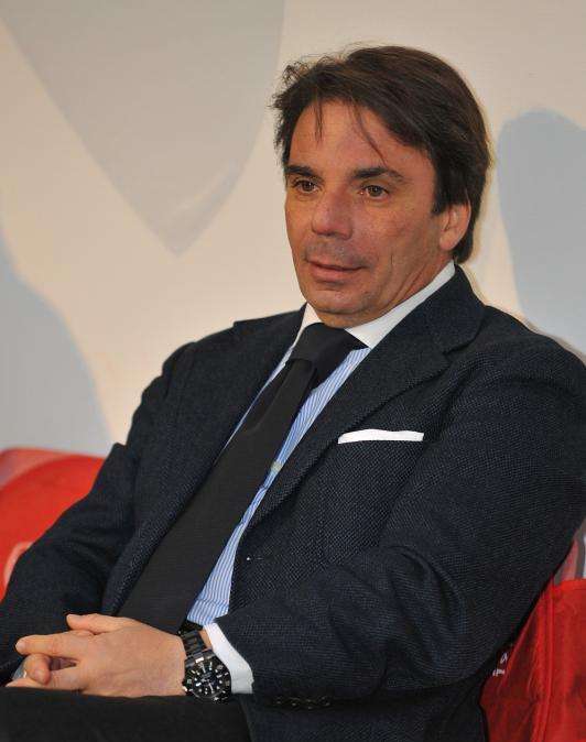 In due attendono una telefonata, Capuano sta provando il tutto per tutto. Domani mattina si sceglie il tecnico