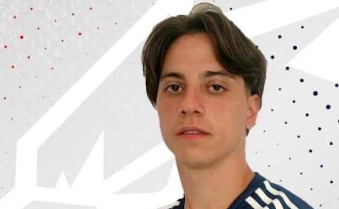 Capasso saluta e scende e in D