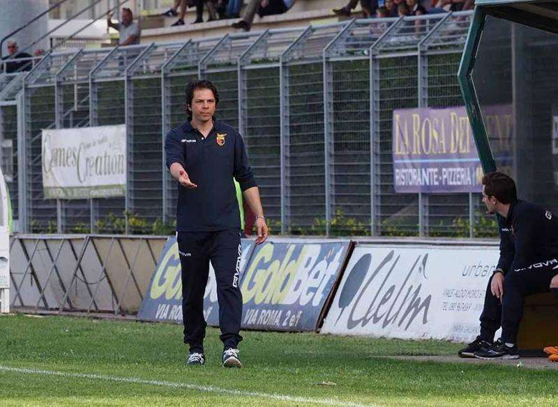 Romaniello alla ripresa: "Dobbiamo conquistare i play off per Fabio. Sul Messina..."