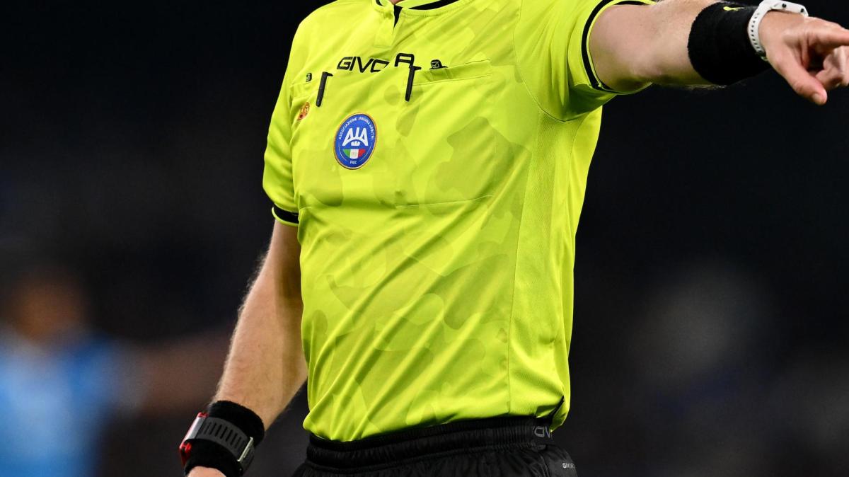 Casertana-AtalantaU23 arbitra un fischietto di Pescara