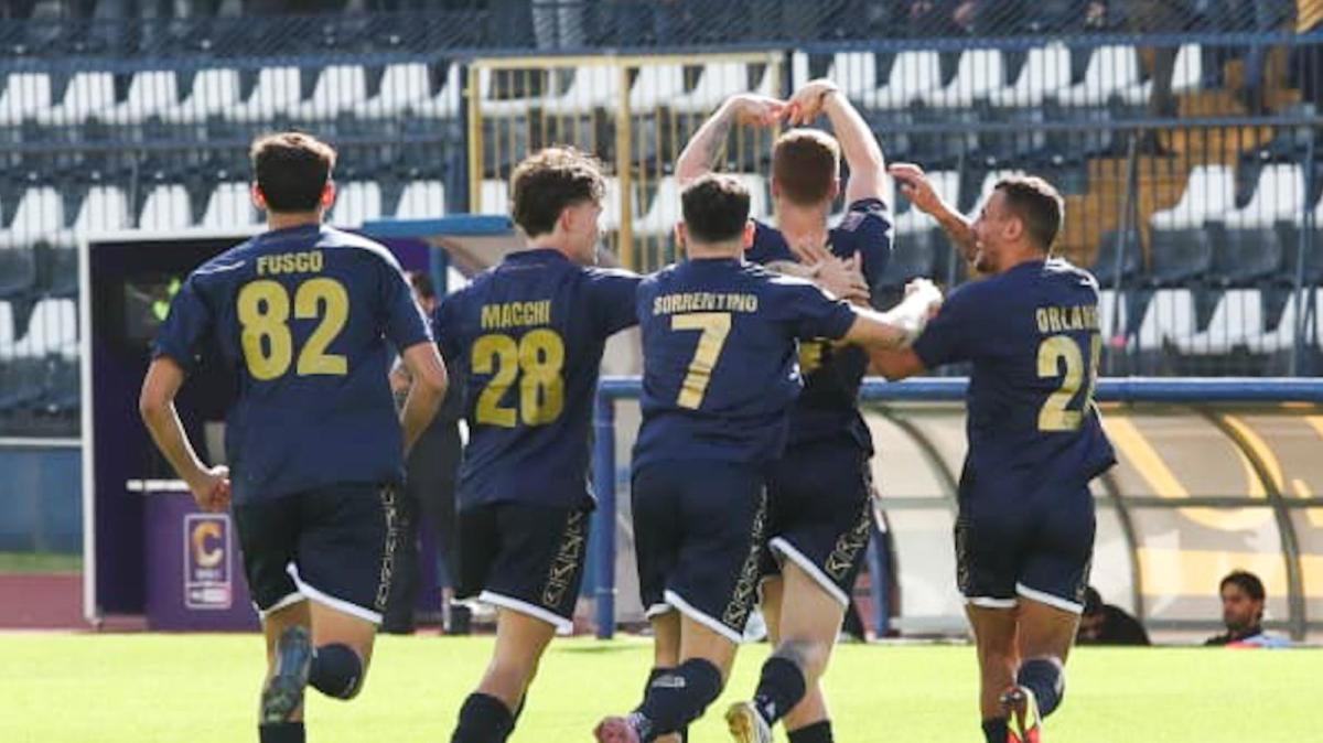 Cade il tabù Lamberti. Prima vittoria casalinga stagionale per la Cavese che batte 1-0 il Crotone