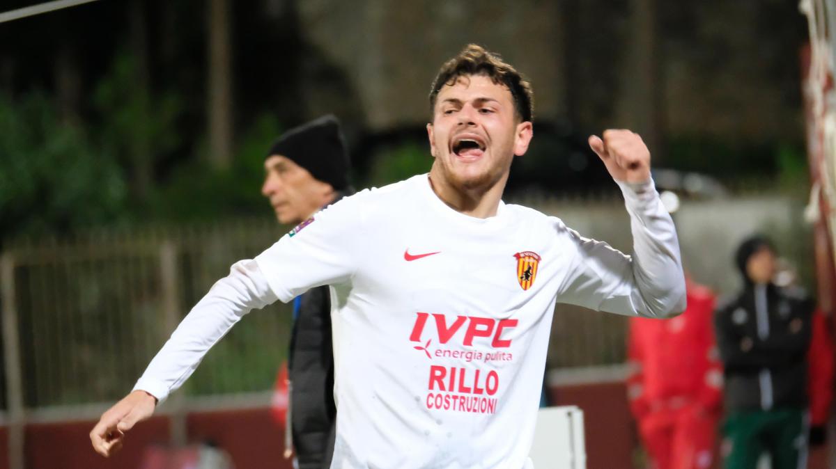 Mario Perlingieri nel mirino della Cavese. Piace l'attaccante ex Benevento