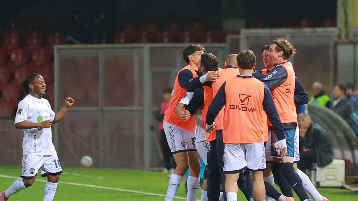 La Cavese sbanca Benevento e si avvicina all'obiettivo salvezza. Decide una rete di Orlando