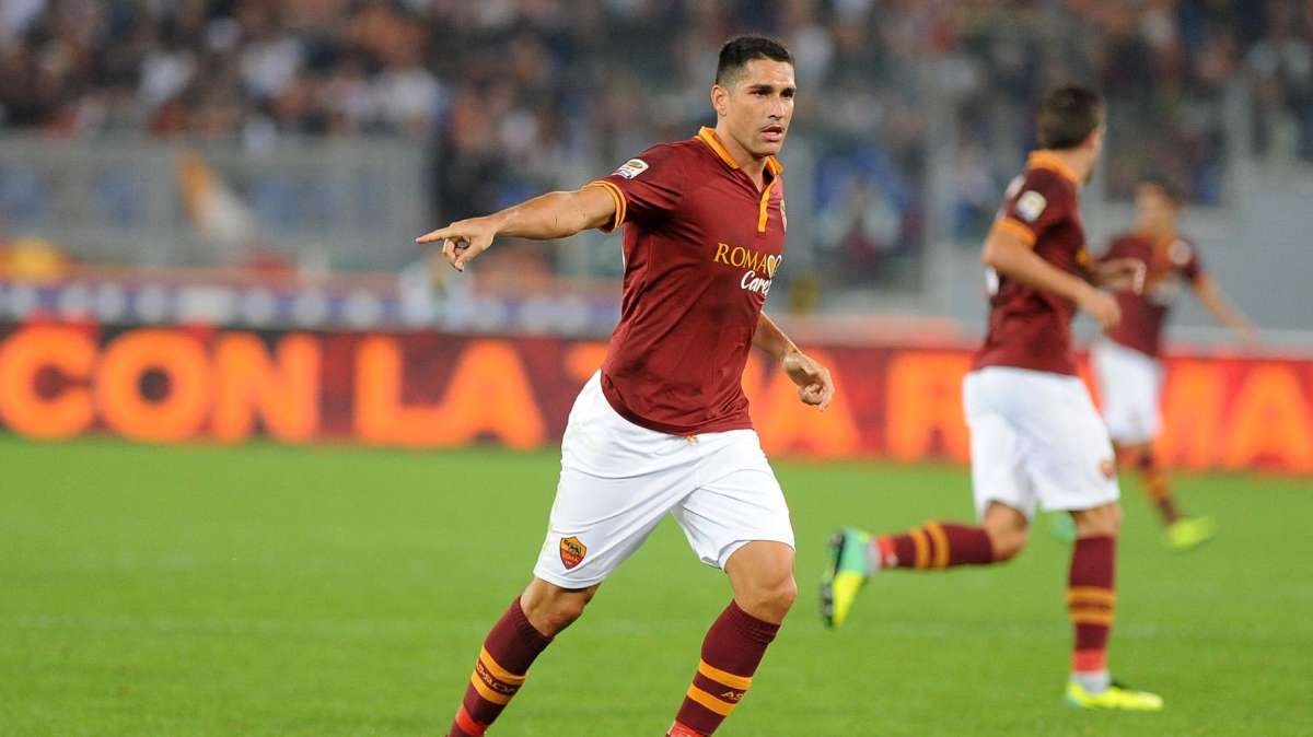 Il Palermo prova a inserirsi tra Cesena e Borriello