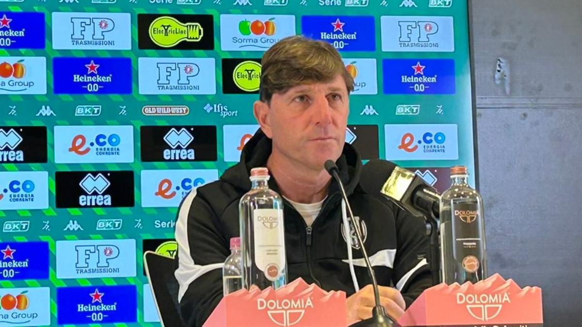 Mignani pensa solo all’Avellino: “Dobbiamo voltare pagina, non torno sul ‘delitto’ di Bari…”