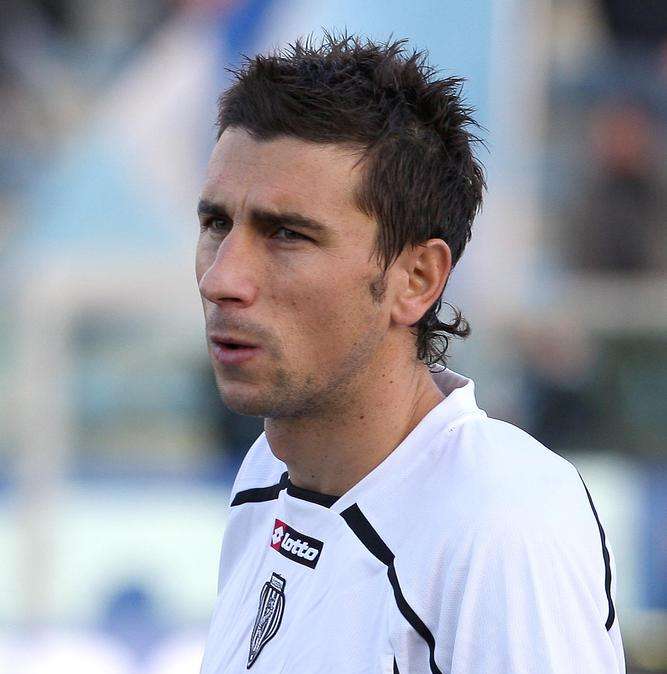 L'ex Petras: "Il mio lavoro? Vendo i parastinchi"