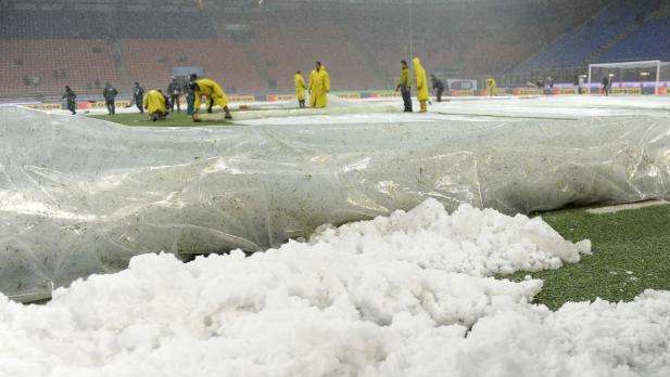 Le ultime dal Manuzzi: squadre sul campo ma neve incessante
