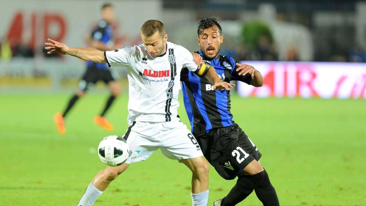 De Feudis: "E adesso vorrei giocare in A con questa maglia"