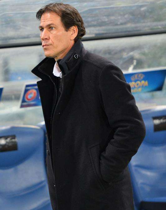 Garcia: “Non è calcio giocare sul sintetico”