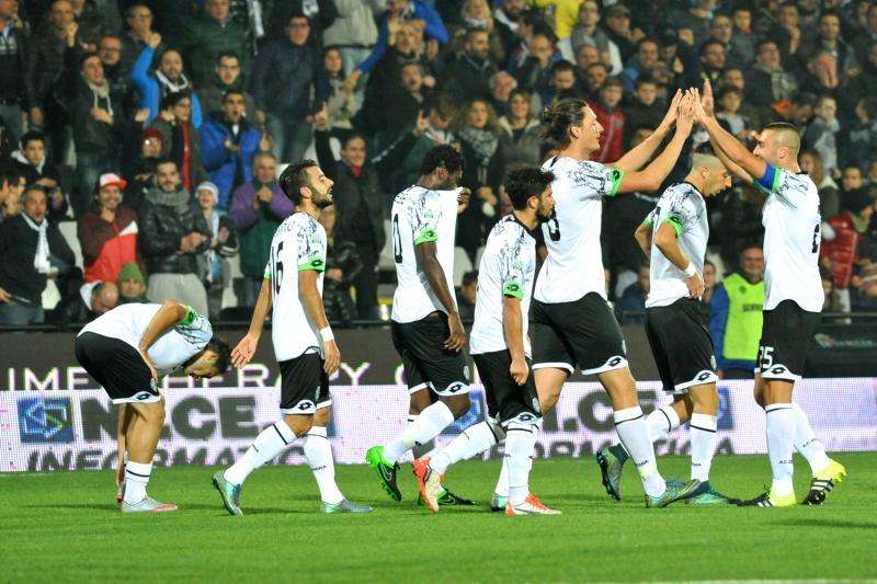 Convocati 27 giocatori per il ritiro