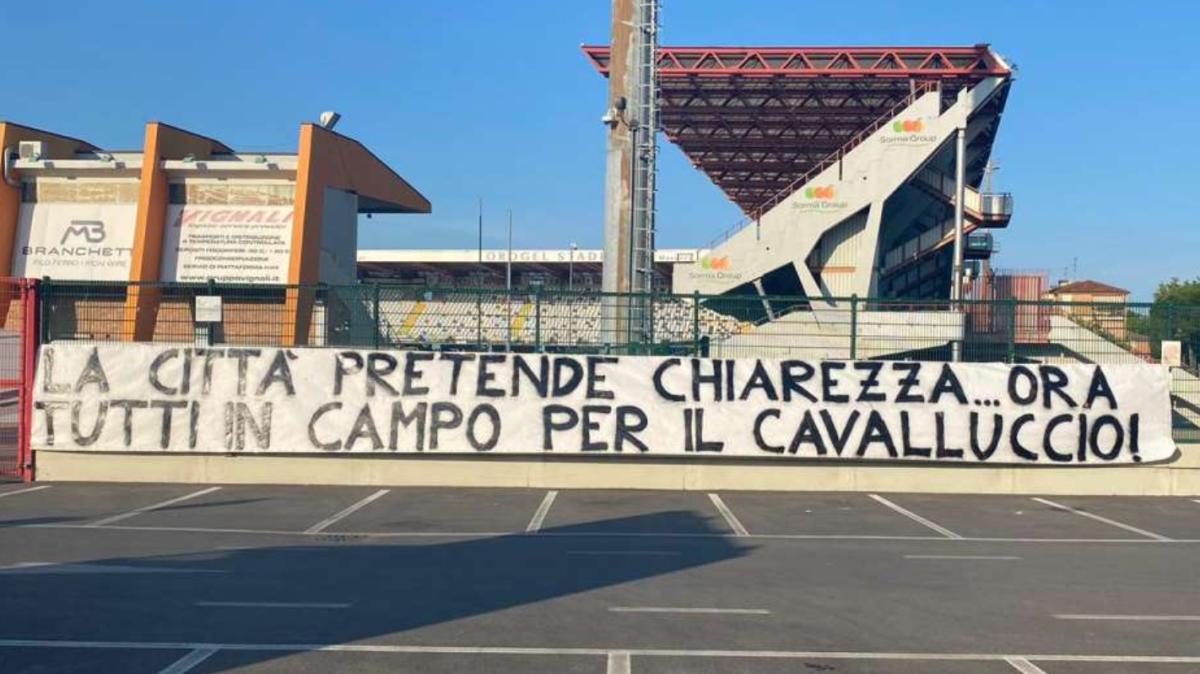 striscione affisso nel 2023