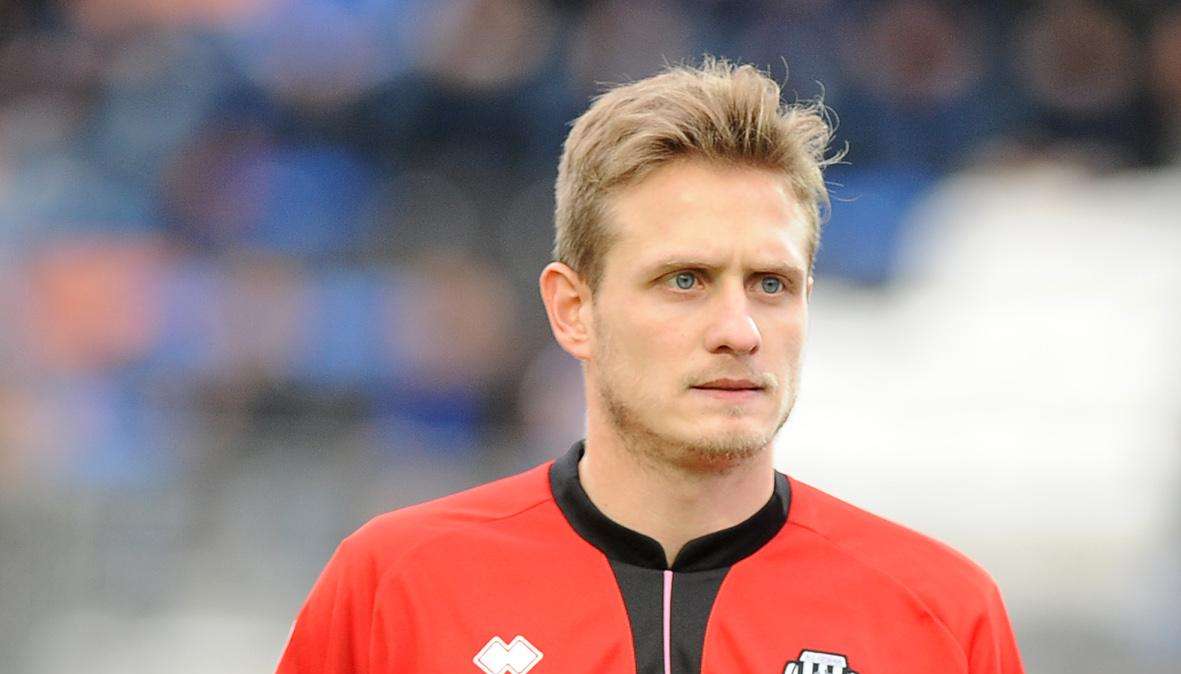 “E’ tutto l’anno che devo cambiare portiere”