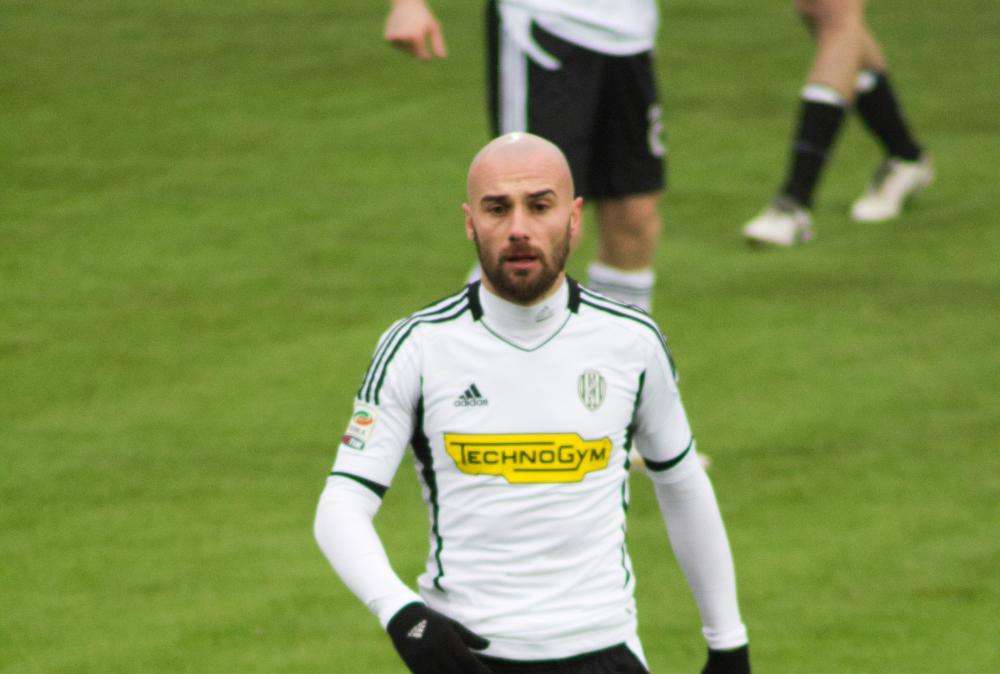 Ex bianconero annuncia a sorpresa addio al calcio