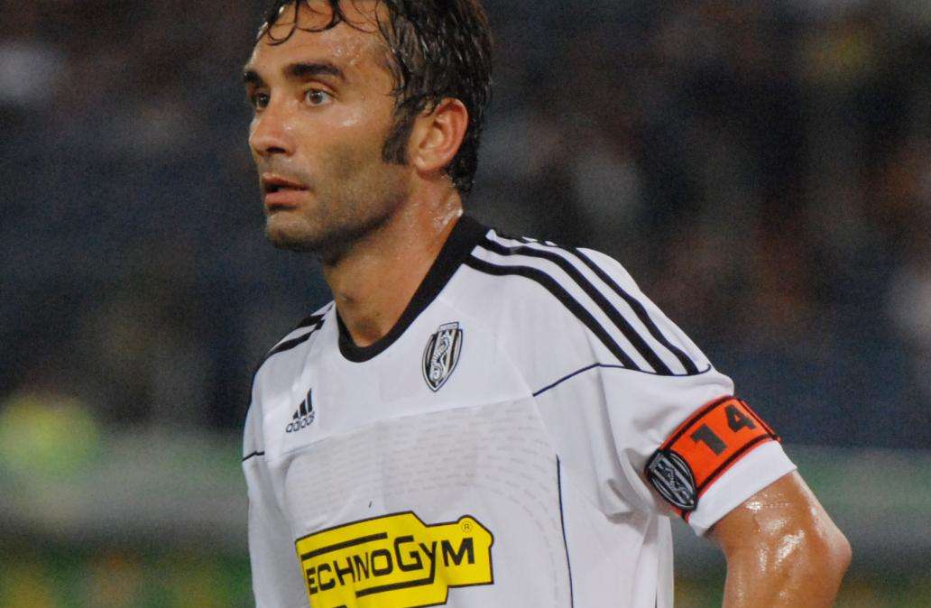 Capitan Colucci mette all'asta un pallone autografato per beneficienza
