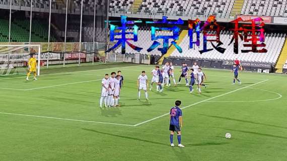 Pari con la rappresentativa giapponese. Blesa-gol e Siano para un rigore