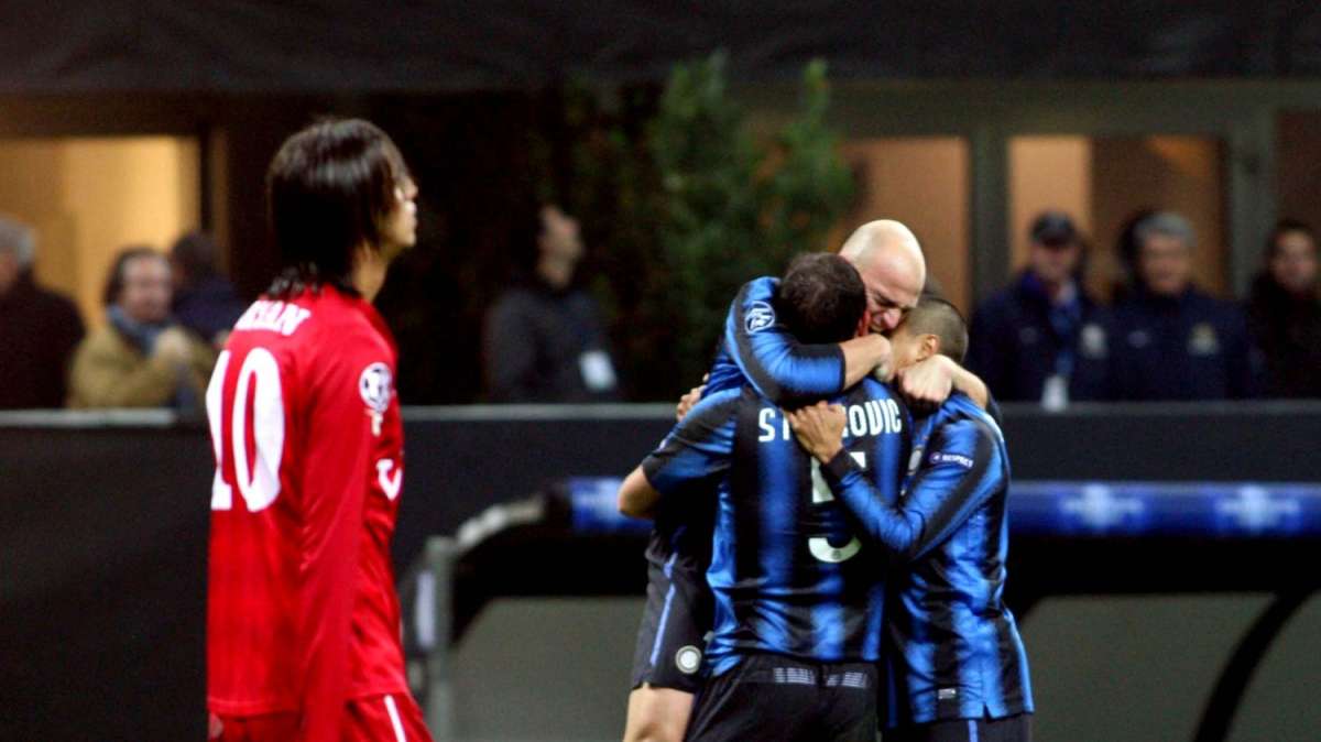 Cambiasso salva Benitez e porta l'Inter agli ottavi di finale