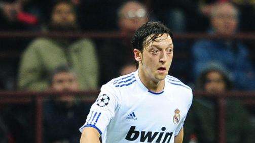 Real, Ozil chiude allo United