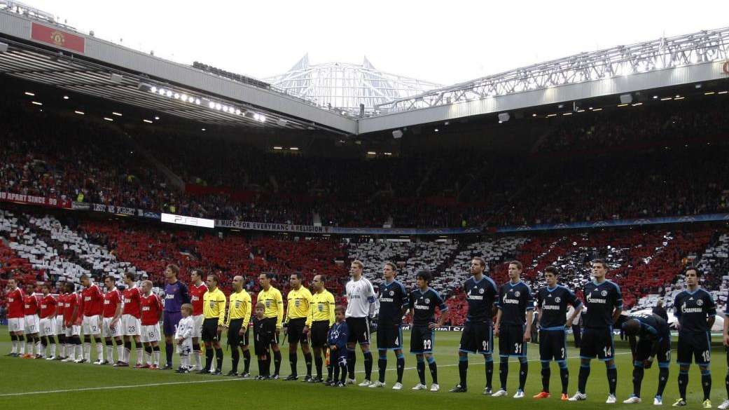 Man. United, Scholes saluta